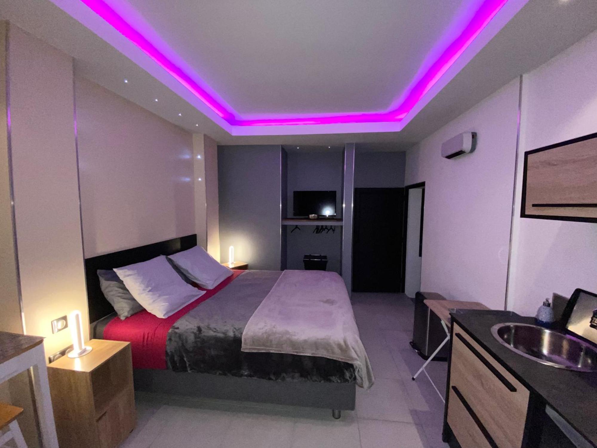 Hostal 170 Room 16 Service Appartement 르탕퐁 외부 사진